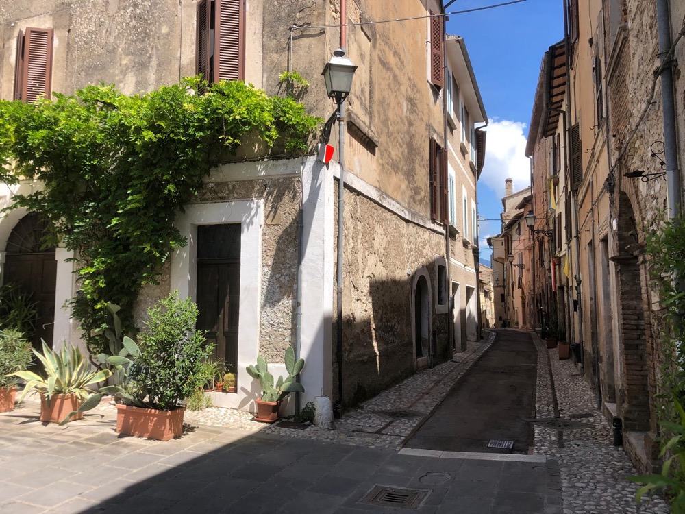 Vie del borgo medievale